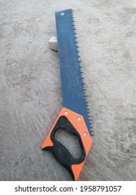 the appearance of a multifunctional hand saw, this saw can be used to cut wood as well as cut limestone