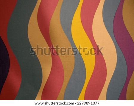 The appearance of the wall with vertical colorful patterns was attractive..