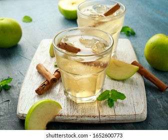 Apple Cinamon Kombucha Iced Drinks With Mint