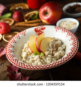 Apple Cinnamon Oatmeal Porridge