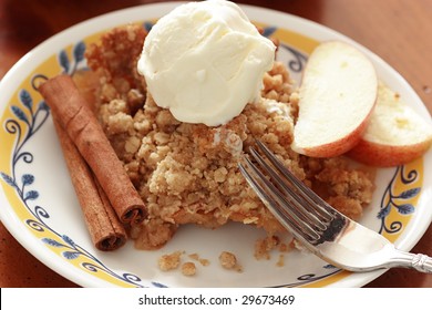 Apple Crisp Dessert With Ice Cream