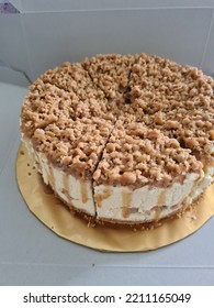 Apple Crumble Cheese Cake With Caramel On Top