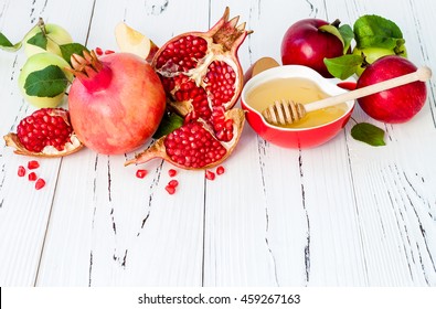 Apple And Honey, Traditional Food Of Jewish New Year - Rosh Hashana. Copy Space Background