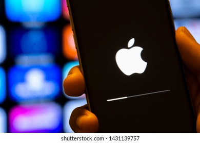  Apple IPhone Updated The Software To IOS  Bangkok, Thailand 15 June 2019