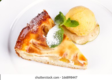 Apple Pie With Ice Cream