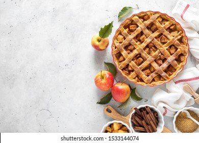 Apple pie. Traditional american apple pie with fresh apples and cinnamon
