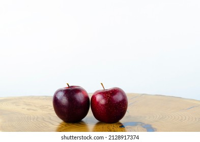 Apple, red. Apples on the table. Fruit