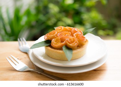 apple rose tart with cinnamon pastry