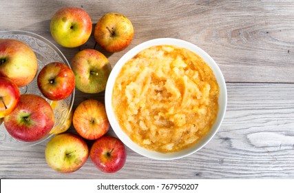 an applesauce with apples on a wooden table