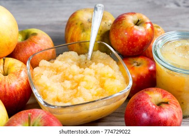 an applesauce with apples on a wooden table