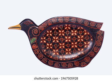Application of batik in medium of small plates with wood material looks luxurious. Widely used as home interior decoration.