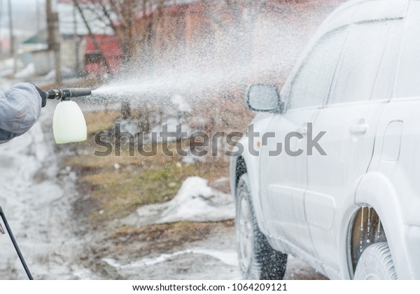 Apply foam to the car. Penalty the car. Chemistry\
for the car. Wash the\
car.