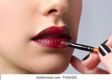 lipstick lagane ka brush