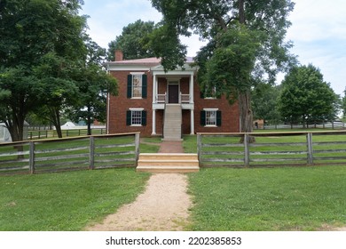 Appomattox, Virginia -2022: Appomattox Court House National Historical Park. Army Of Northern Virginia Surrendered Here At End Of American Civil War. Court House Is Now National Park Visitor Center. 
