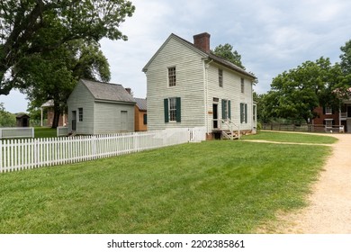 Appomattox, Virginia -2022: Appomattox Court House National Historical Park. Meeks General Store In Village Where Army Of Northern Virginia Surrendered At End Of American Civil War. 