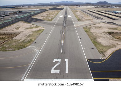 Approach to Runway 21 at Tucson International Airport