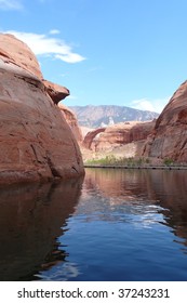 Approaching Rainbow Bridge National Monument