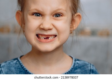 An Approximate Photography Of A Little Girl Amusingly Baring Her Teeth On A Blurry Bathroom Background.