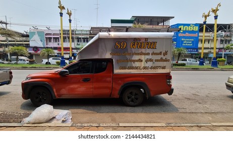 April 10 ,2022 Ratchaburi, Thailand Red Solid Van Pickup Truck. Parked On The Side Of The Road In Front Of The Curtain There Is A Message On The Side Of The Car About Curtains And Hangers. 