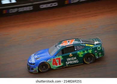 April 15, 2022 - Bristol, TN, USA: Ricky Stenhouse Jr. Races For The Food City Dirt Race At Bristol Motor Speedway In Bristol, TN.