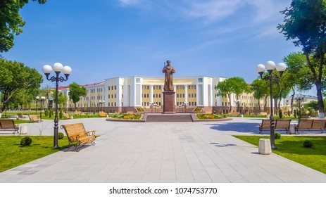 April 2018, Uzbekistan, Tashkent. Monument Alisher Navoi Against The Background Of The Pedagogical University. Soviet Uzbek Architecture