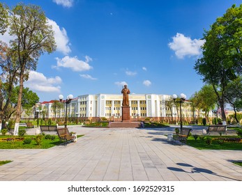 April 2020, Uzbekistan, Tashkent. Monument Alisher Navoi Against The Background Of The Pedagogical University. Soviet Uzbek Architecture