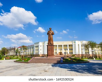 April 2020, Uzbekistan, Tashkent. Monument Alisher Navoi Against The Background Of The Pedagogical University. Soviet Uzbek Architecture