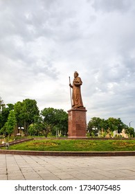 April 2020, Uzbekistan, Tashkent. Monument Alisher Navoi Against The Background Of The Pedagogical University. Soviet Uzbek Architecture