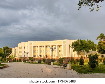 April 2020, Uzbekistan, Tashkent. Monument Alisher Navoi Against The Background Of The Pedagogical University. Soviet Uzbek Architecture