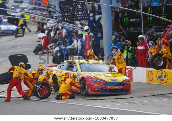 April 21, 2018 - Richmond, Virginia, USA: Joey\
Logano (22) makes a pit stop for the Toyota Owners 400 at Richmond\
Raceway in Richmond,\
Virginia.