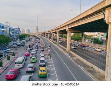 April 26,2018 Bangkok Thailand, Traffic Jam On Vibhavidi Rangsit Road With Thai And English Alphabet On Billboard, Cityscape Of Bangkok, Bangkok Transportation, Highway Concrete Structure