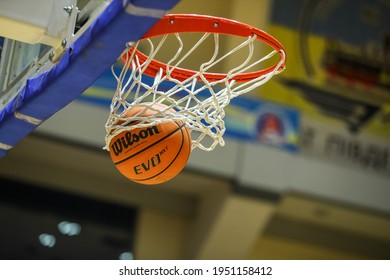 Basketball hoop passing through Images, Stock Photos & Vectors ...