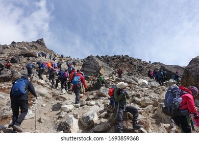 April ‎13, ‎2019, ‏‎crowded  Everest Base Camp Trek During Peak Season