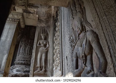 Apsaras and Devatas in the temples of Angkor