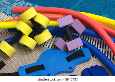 Aqua Noodles Dumbbells Belt  For Aqua Aerobics Lie On The Coast In Pool