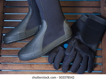 Aqua Shoes And Gloves. Diving Equipment