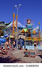 Aquatica Waterpark, Orlando, Florida, USA - October 23, 2016: Tourists In Walkabout Waters Adventure Play Area In Aquatica Waterpark