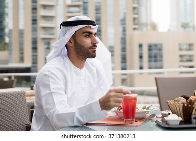 Arab Emirati Man Looking Forward Stock Photo 371380213 | Shutterstock