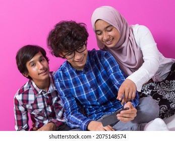 Arab Teenagers Group Using Smart Phones For Social Media Networking And Sharing Of Informations For Online Education