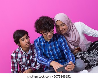 Arab Teenagers Group Using Smart Phones For Social Media Networking And Sharing Of Informations For Online Education