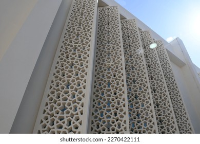 Arabesque patterns of the walls