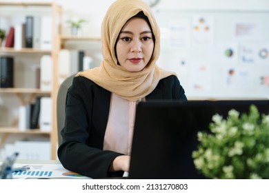 781 Muslim woman lawyer Images, Stock Photos & Vectors | Shutterstock