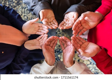 Arabic Muslim Family Praying For God