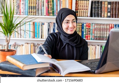 Arabic muslim woman studying online - Powered by Shutterstock