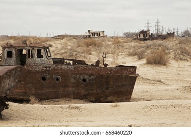 Aral Sea Shipwreck Stock Photo 668460220 | Shutterstock