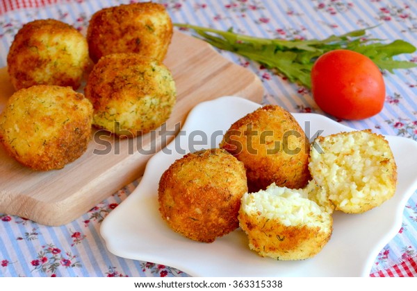 Arancini - fried rice balls\
