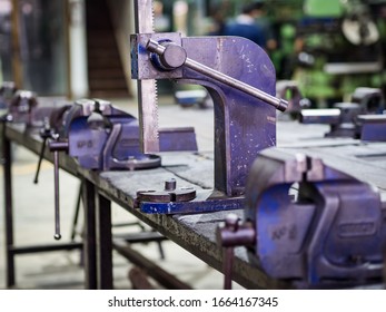 Arbor Hand Press Fix On The Table With Blue Vise.