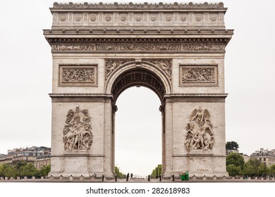 Arc de Triomphe (Arch of Triumph) in l'Etoile on Charles de Gaulle, Paris, France.