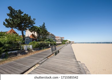 Arcachon (France), Walking Path And Bike Path Et Seaside