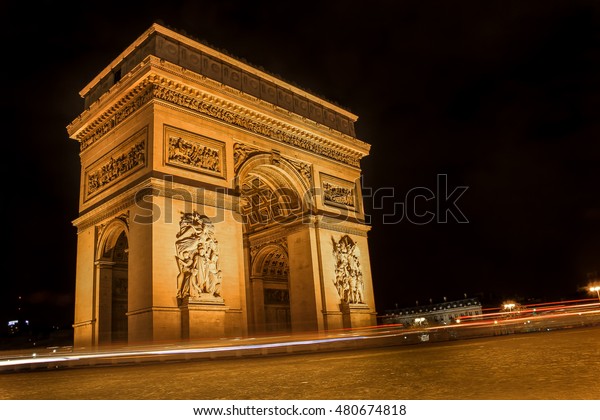 Arch de\
triumph
